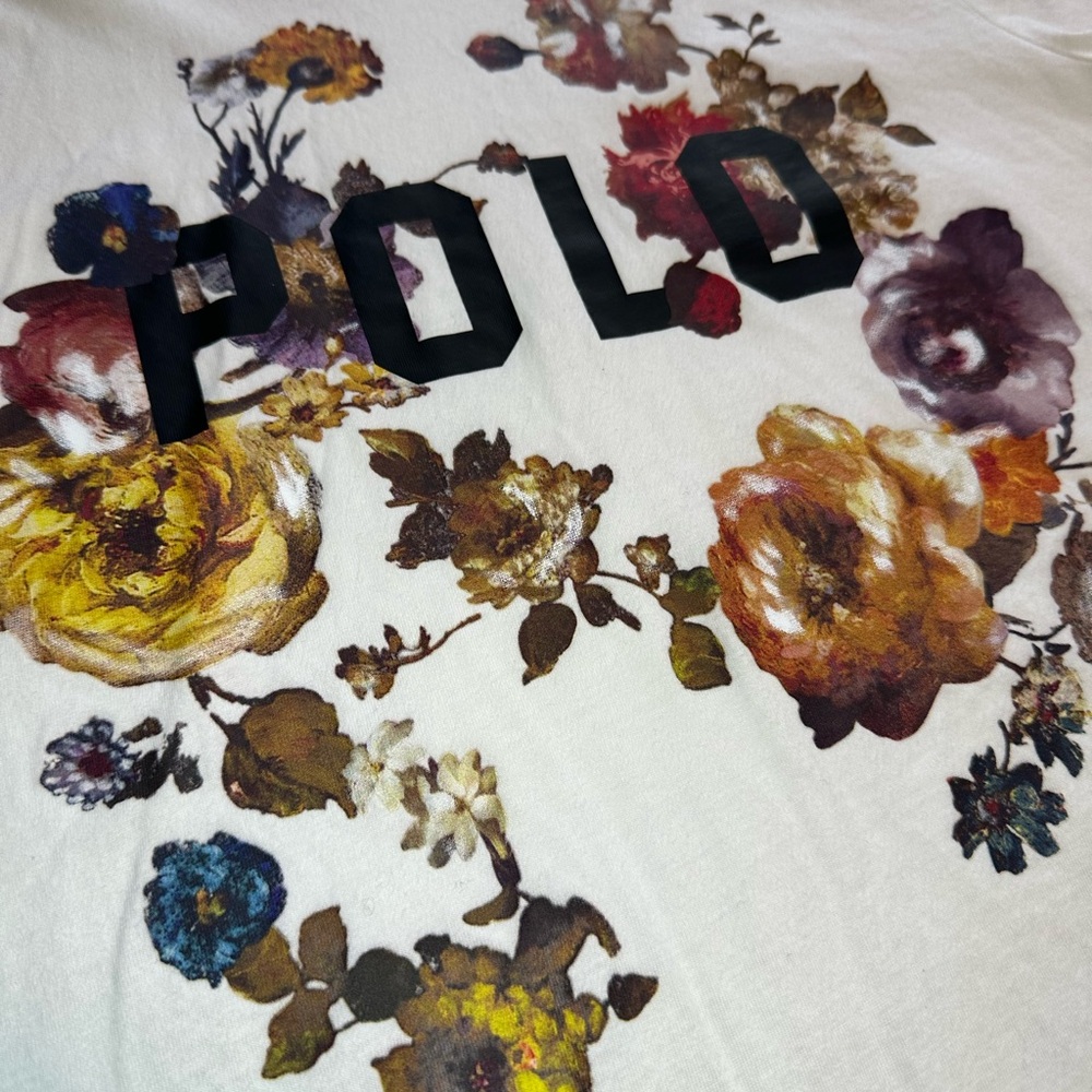 Polo Ralph Lauren white floral graphic tee in a woman’s Size Medium 💐 - Picture 3 of 7